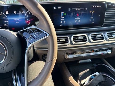 Used 2026 Mercedes-Benz Maybach GLS 600 4MATIC image 4