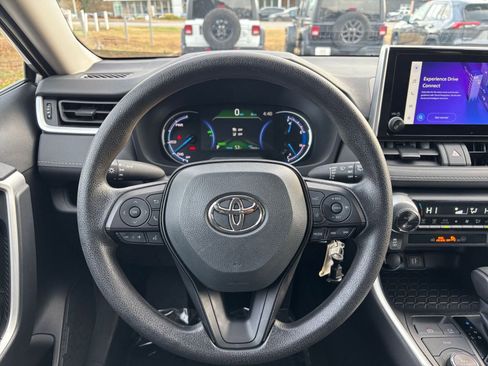 Used 2025 Toyota RAV4 LE image 34