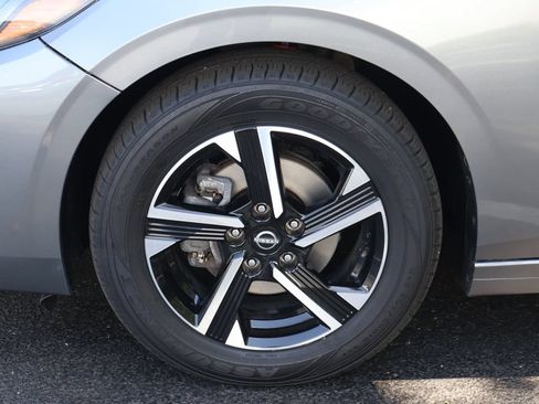 Used 2024 Nissan Sentra SV FWD image 11