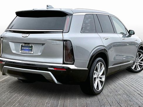 Used 2026 Cadillac Vistiq Luxury image 9