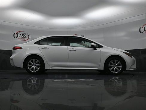 Used 2024 Toyota Corolla LE image 28