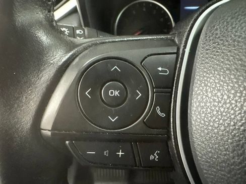 Used 2022 Toyota RAV4 XLE Premium FWD image 18