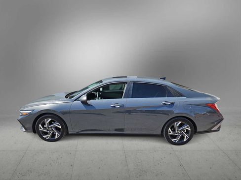 Certified 2025 Hyundai Elantra Limited FWD image 5