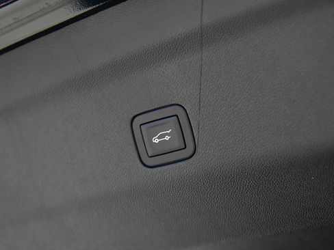 Used 2025 Chevrolet Tahoe LT AWD/4WD image 53