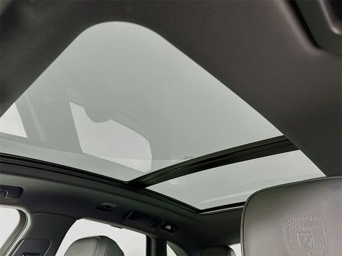 Used 2025 Porsche Macan image 23