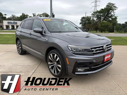 Used 2018 Volkswagen Tiguan SEL Premium w/ R-Line Package AWD/4WD image 1