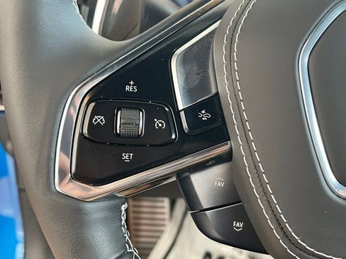 Used 2025 Chevrolet Corvette Stingray Premium Cpe w/ Z51 Performance Package image 7