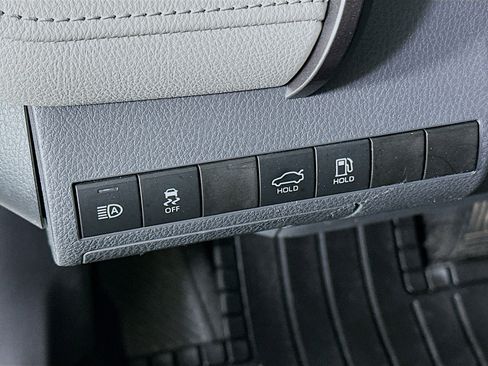 Used 2020 Toyota Camry LE image 17