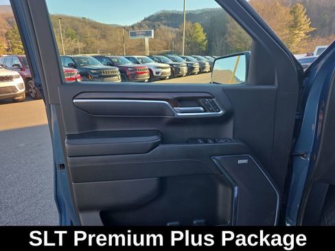 Used 2024 GMC Sierra 1500 SLT w/ SLT Premium Plus Package image 12