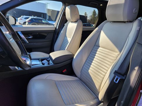 Used 2020 Land Rover Discovery Sport SE image 10