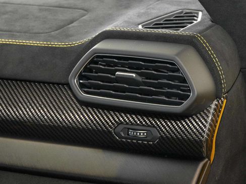 Used 2024 Lamborghini Urus Performante AWD/4WD image 50