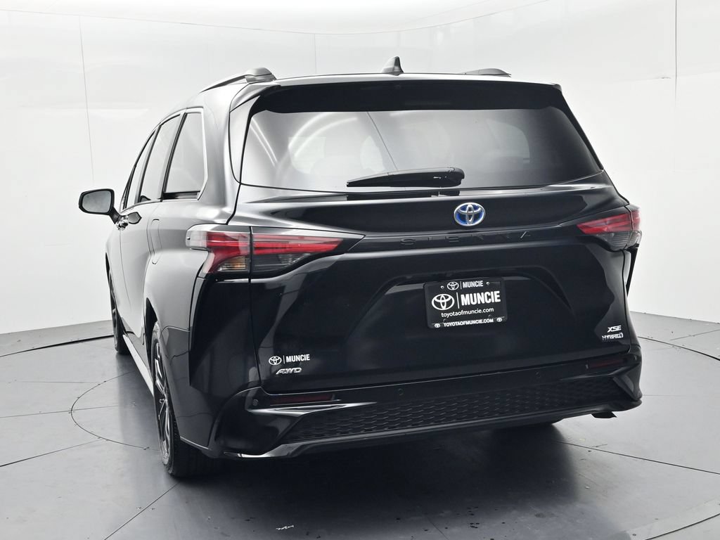 Used 2024 Toyota Sienna XSE w/ XSE Plus Package AWD/4WD image 6