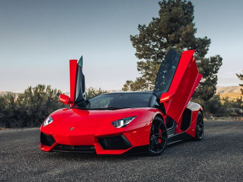 Used 2013 Lamborghini Aventador LP 700-4 image 3