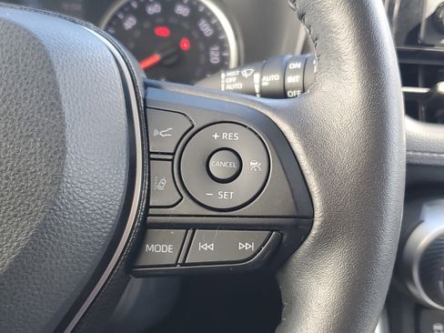 Used 2021 Toyota RAV4 XLE Premium FWD image 26