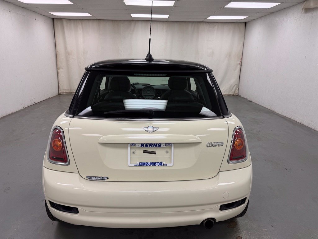 Used 2010 MINI Cooper Hardtop FWD image 4