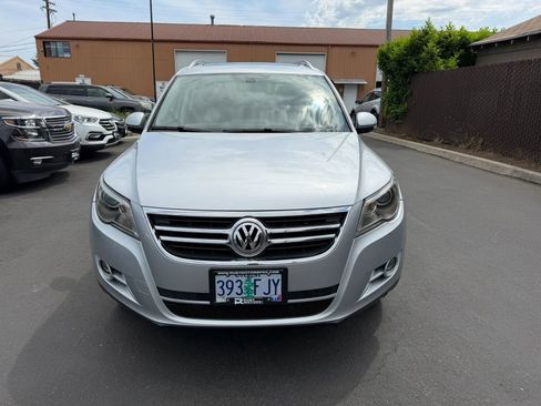 Used 2011 Volkswagen Tiguan SEL AWD/4WD image 2