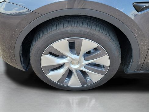 Used 2024 Tesla Model Y Long Range AWD/4WD image 35