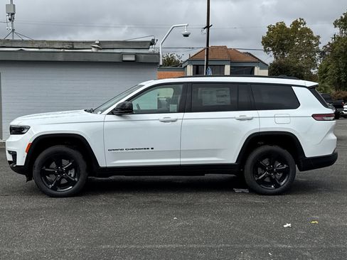 New 2025 Jeep Grand Cherokee L Limited w/ Luxury Tech Group II image 6