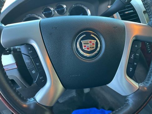 Used 2011 Cadillac Escalade Luxury image 28