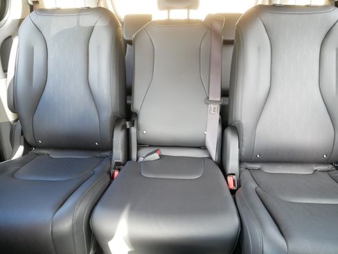 Certified 2026 Kia Carnival FWD image 13