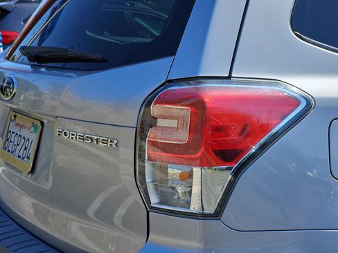 Used 2018 Subaru Forester 2.5i Premium AWD/4WD image 11