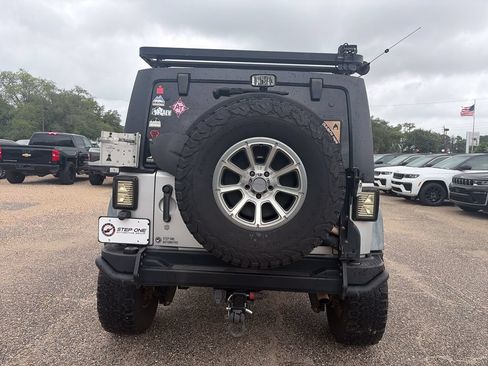 Used 2011 Jeep Wrangler Unlimited Rubicon AWD/4WD image 5