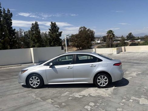 Used 2025 Toyota Corolla LE FWD image 9