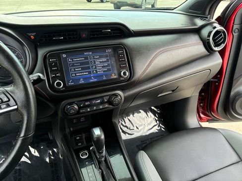 Used 2021 Nissan Kicks SR w/ SR Premium Package FWD image 17