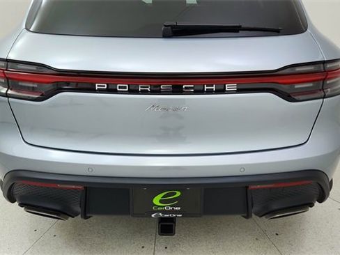 Used 2025 Porsche Macan image 11