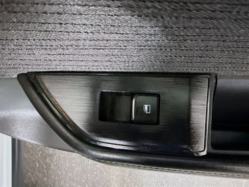 Used 2022 Nissan Rogue S image 31