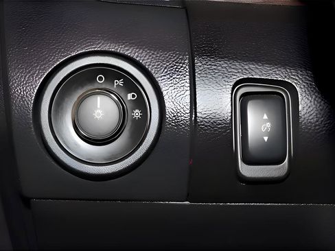 Used 2019 Ford Taurus Limited FWD image 20