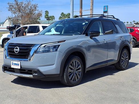 Used 2024 Nissan Pathfinder SL w/ SL Premium Package image 3