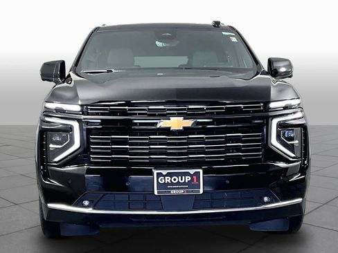 Used 2025 Chevrolet Suburban High Country image 4