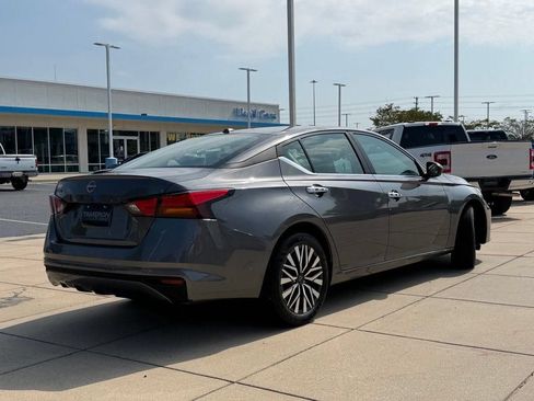 Used 2025 Nissan Altima 2.5 SV FWD image 5