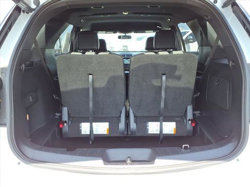 Used 2017 Ford Explorer XLT w/ Equipment Group 202A image 11