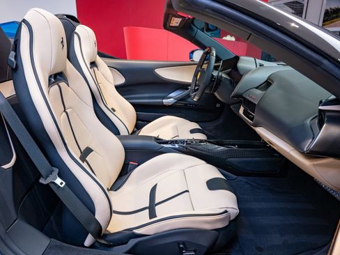 Used 2025 Ferrari SF90 Spider image 18