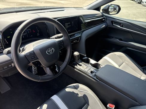 Used 2025 Toyota Camry SE w/ Convenience Package FWD image 22