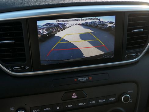 Used 2022 Kia Sportage LX image 19