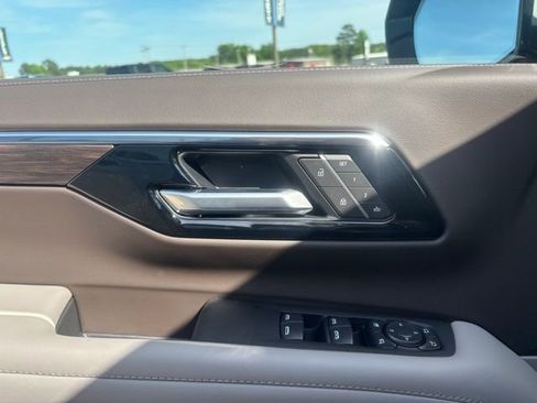 New 2026 Chevrolet Suburban LT AWD/4WD image 24