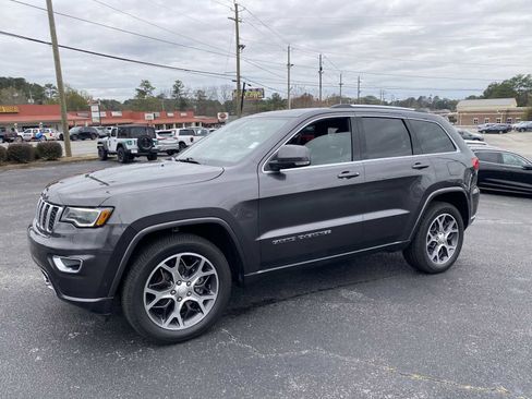 Used 2018 Jeep Grand Cherokee Limited image 9