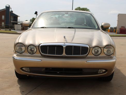 Used 2005 Jaguar XJ8 RWD image 4