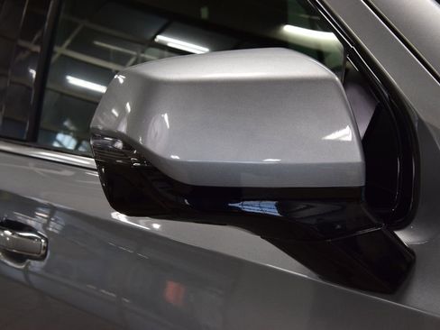 Used 2024 Chevrolet Tahoe High Country AWD/4WD image 17