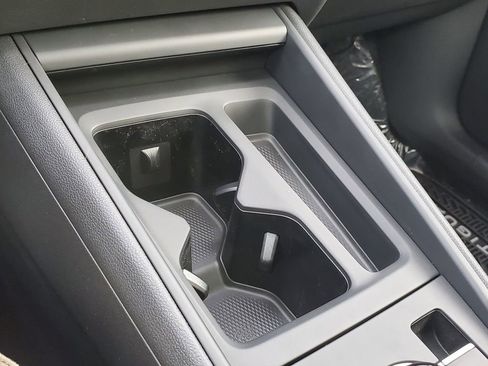New 2026 Volkswagen Tiguan SE FWD image 29