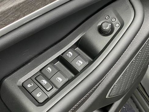 New 2025 Jeep Grand Cherokee Limited w/ Luxury Tech Group II image 32