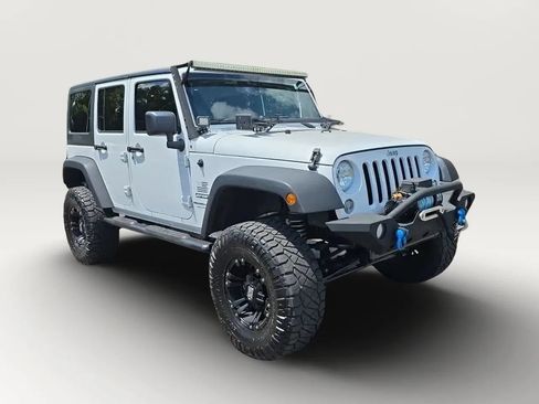 Used 2018 Jeep Wrangler Unlimited Sport S AWD/4WD image 3