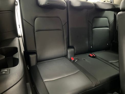 Used 2025 Nissan Pathfinder SL FWD image 28