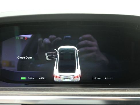 Used 2022 Tesla Model X image 16