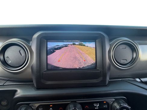 Used 2023 Jeep Wrangler Unlimited w/ Cold Weather Group AWD/4WD image 18