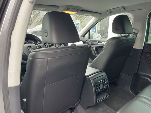 Used 2014 Volkswagen Touareg VR6 image 13