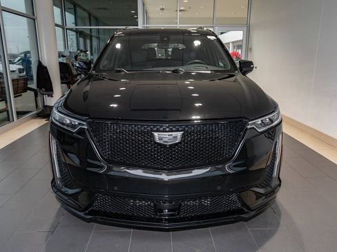 Used 2023 Cadillac XT6 Sport w/ LPO, ONYX Package image 2